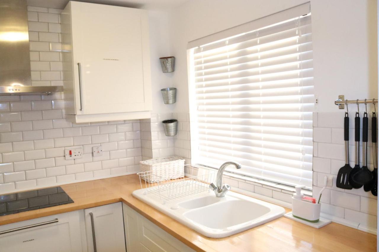 Garland Modern Apartment With Private Garden & Parking Dartford 5 Εξωτερικό φωτογραφία
